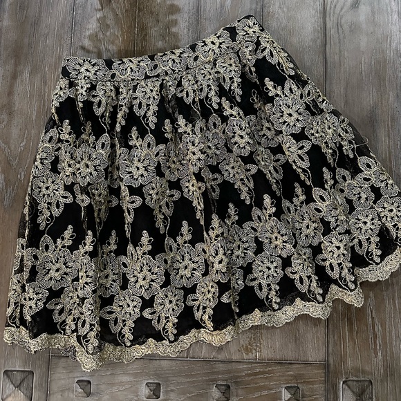 Buttons Skirt - Picture 3 of 10